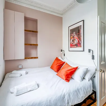 1 Bedroom Chic Flat By Hostarahomes, Sleeps Up To 4, Full Apartment, Location Apartment London