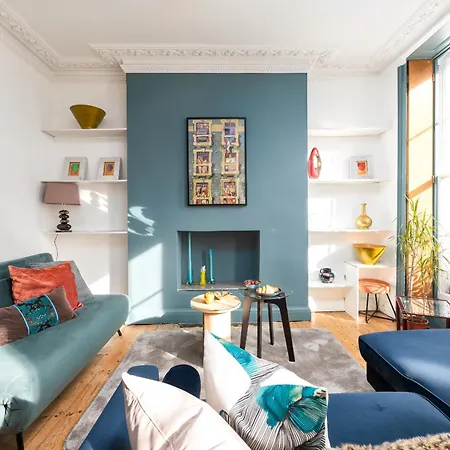 Apartment 1 Bedroom Chic Flat By Hostarahomes, Sleeps Up To 4, Full Apartment, Location London