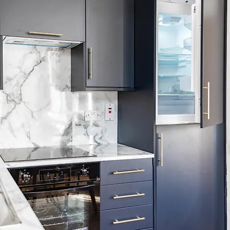 1 Bedroom Chic Flat By Hostarahomes, Sleeps Up To 4, Full Apartment, Location Apartment London