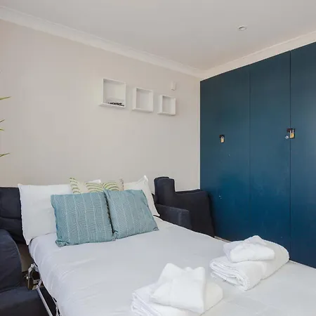 Apartment Newly Refurbished 4 Bedroom House In East *