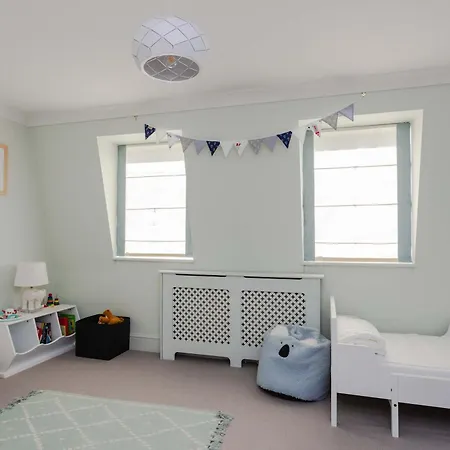 Newly Refurbished 4 Bedroom House In East London