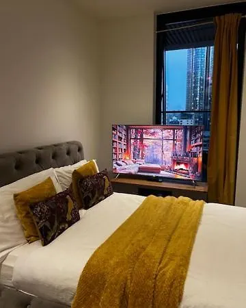 Luxury High Rise 2-bed With Lovely View In Canary Wharf *