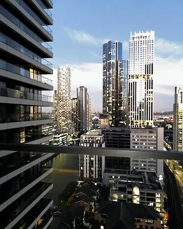 Luxury High Rise 2-bed With Lovely View In Canary Wharf * London