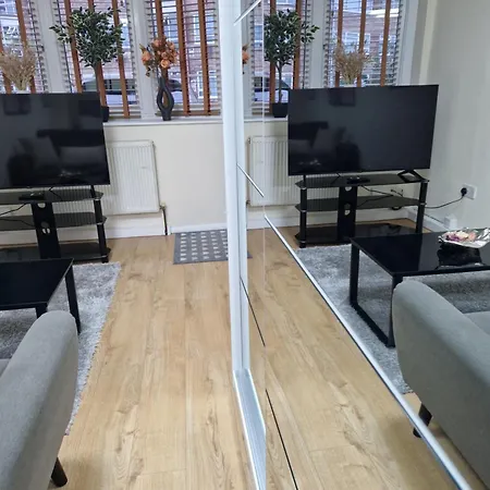 Cozy Flat & Lovely Garden, High Speed Wifi *
