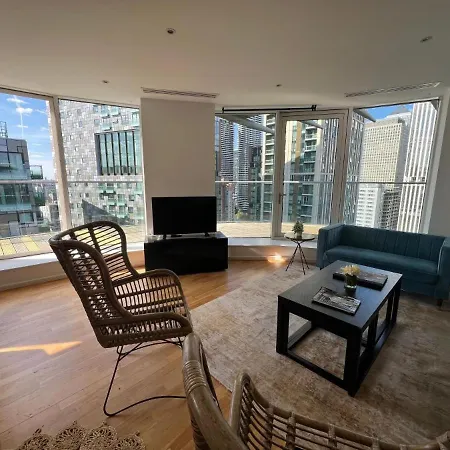 Panoramic View In Canary Wharf Penthouse *