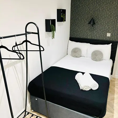 Heathrow Airport Apartment