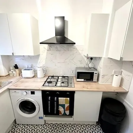 Quirky 3 Bedroom Flat In Shoreditch