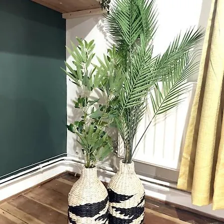Quirky 3 Bedroom Flat In Shoreditch *