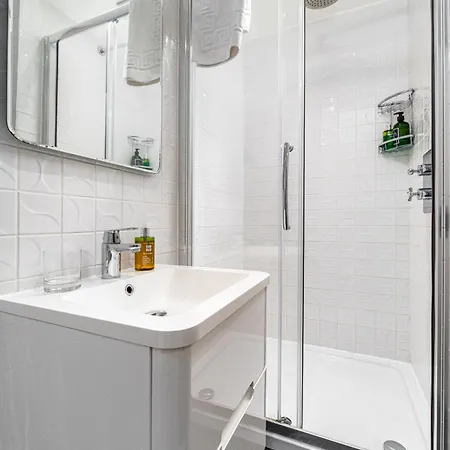 The Whitechapel Hotel 4*