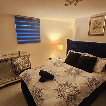 Apartment Spacious, Lovely 2 Bedroom Flat In Woolwich *