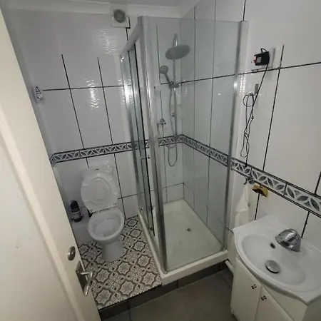 Private Kosy Roomz Guest house