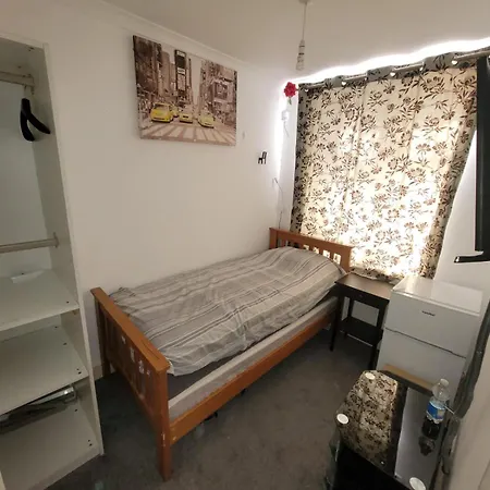 Private Kosy Roomz * Welling