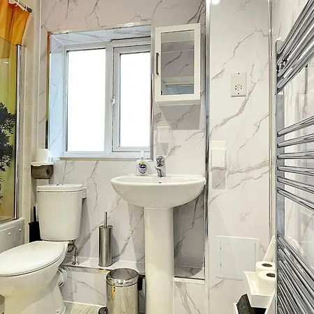 Apartment Stylish Madison Dagenham