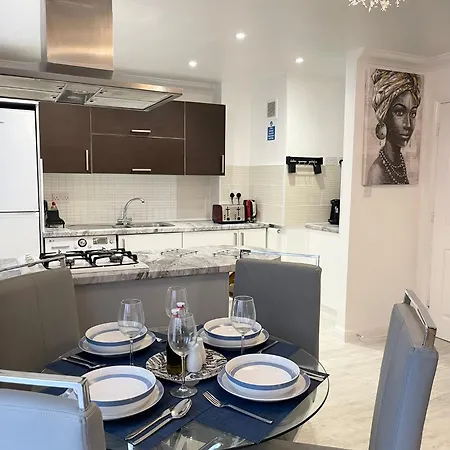 Apartment Stylish Madison Dagenham