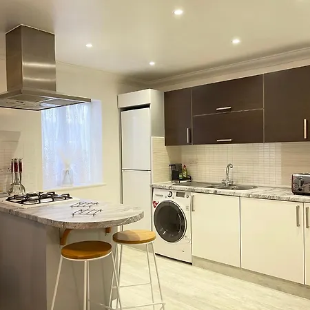 Stylish Madison Apartment Dagenham