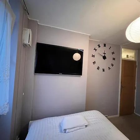 Twenty Five Bed and breakfast