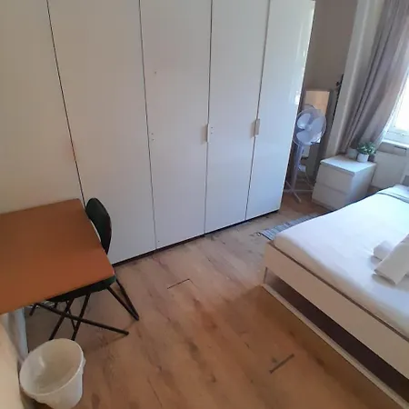 Twenty Five Bed and breakfast