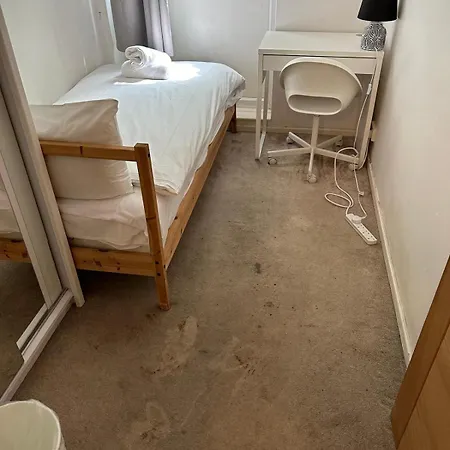 Twenty Five Bed and breakfast *