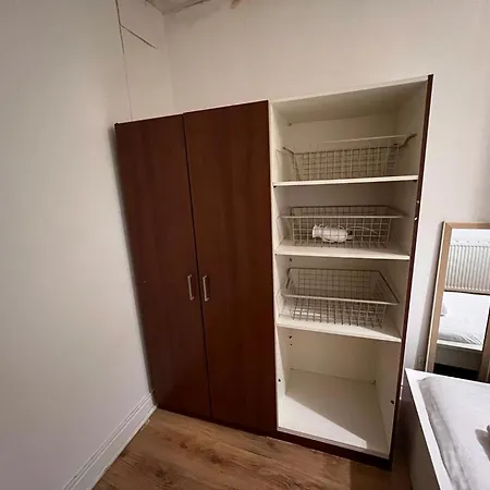 Twenty Five Bed and breakfast