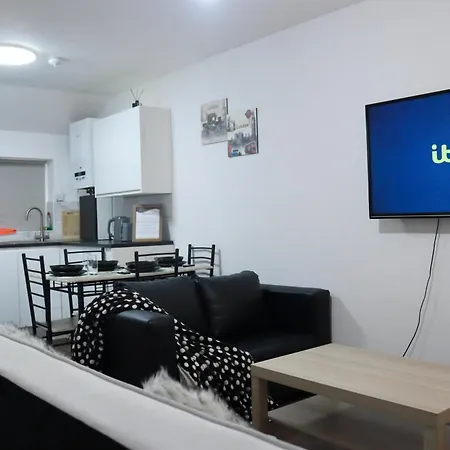 Apartment Two Bedroom Central Location Modern Flat Stratford *