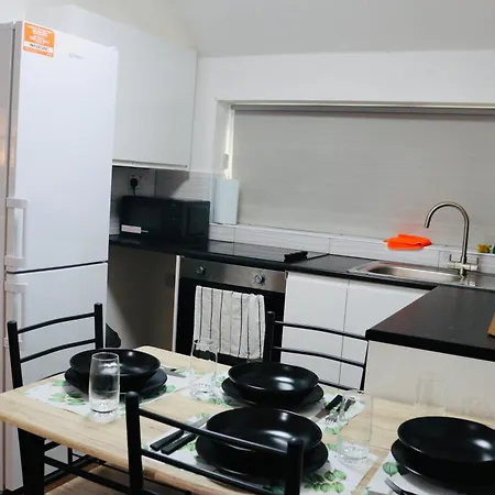 Two Bedroom Central Location Modern Flat Stratford *
