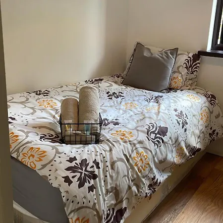 Single Refurbished Bedroom Guest house *