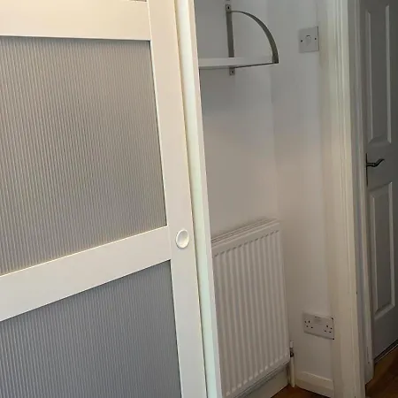 Guest house Single Refurbished Bedroom *
