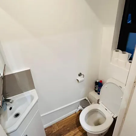 Single Refurbished Bedroom Guest house