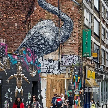 Holiday home The Heart Of Brick Lane, Sleeps 7! London