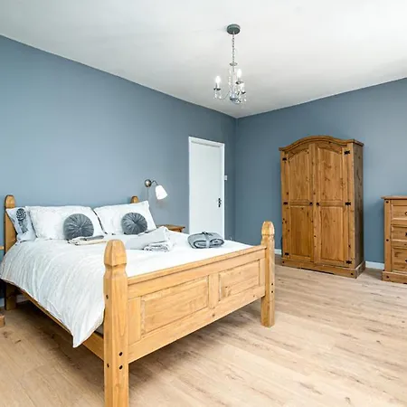 Beautiful House Comfortable & Cozy Guest house London