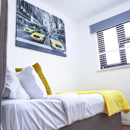 The Heart Of Brick Lane, Sleeps 7! London