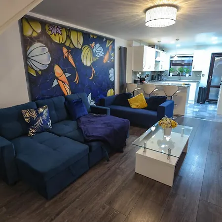 The Heart Of Brick Lane, Sleeps 7! * London