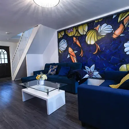 The Heart Of Brick Lane, Sleeps 7! London