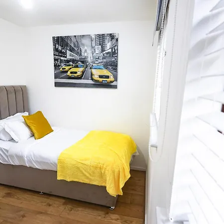 The Heart Of Brick Lane, Sleeps 7! London