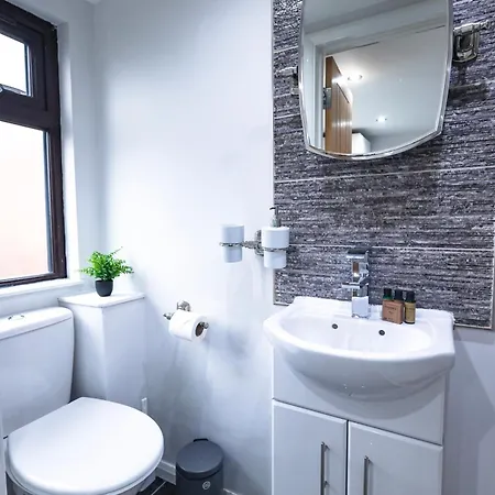 The Heart Of Brick Lane, Sleeps 7! Holiday home *