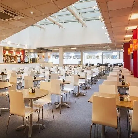 Travelodge Road Hotel 3*