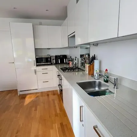 Modern East Apt, 3 Bedrooms, 2 Bathrooms