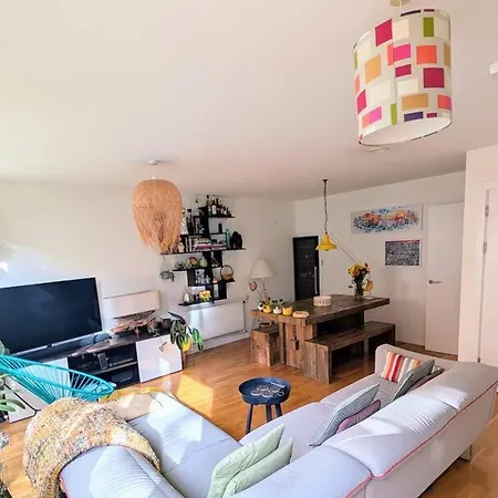 Modern East Apt, 3 Bedrooms, 2 Bathrooms Apartment London