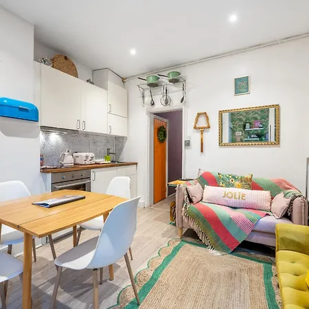Claremont A - Apartment
