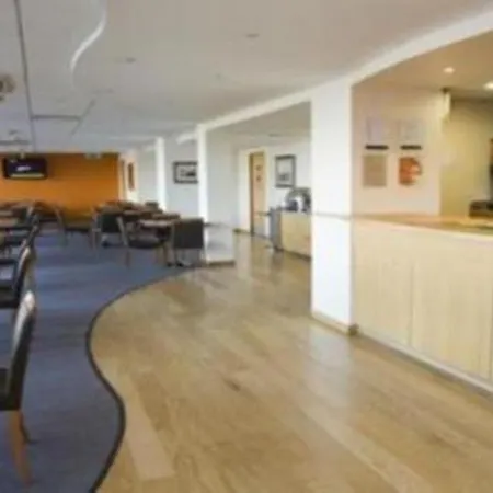 Travelodge Airport Szálloda 3*
