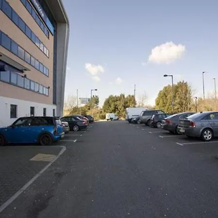 Travelodge Airport London