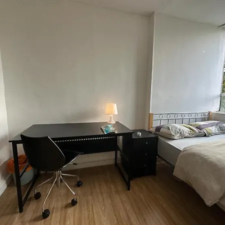 Limehouse Homestay *