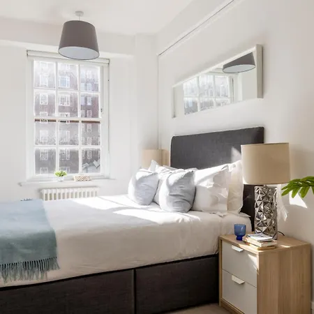 Hotel Dolphin House Serviced 4*