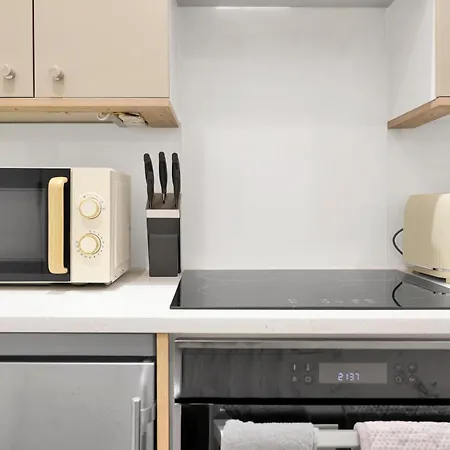 1 Bedroom Short Term & Flexible Renting Hackney With Free Wifi *