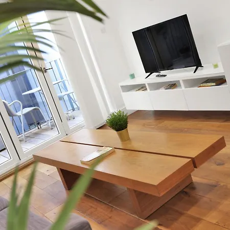 Apartment 1 Bedroom Short Term & Flexible Renting Hackney With Free Wifi *