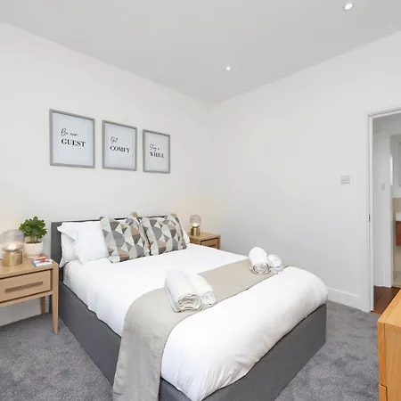 1 Bedroom Short Term & Flexible Renting Hackney With Free Wifi London