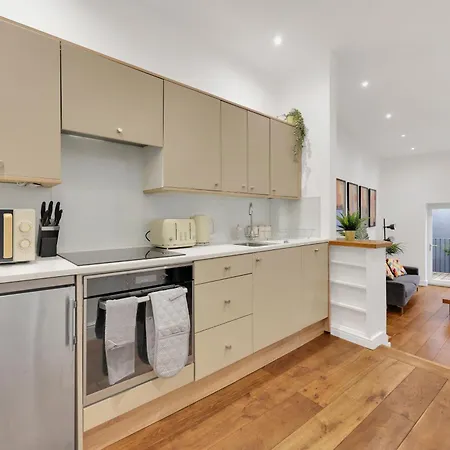 Apartment 1 Bedroom Short Term & Flexible Renting Hackney With Free Wifi *