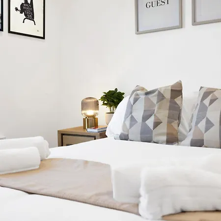 1 Bedroom Short Term & Flexible Renting Hackney With Free Wifi * London