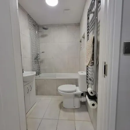Cosy Four Bedroom *