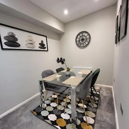 Cosy Four Bedroom London